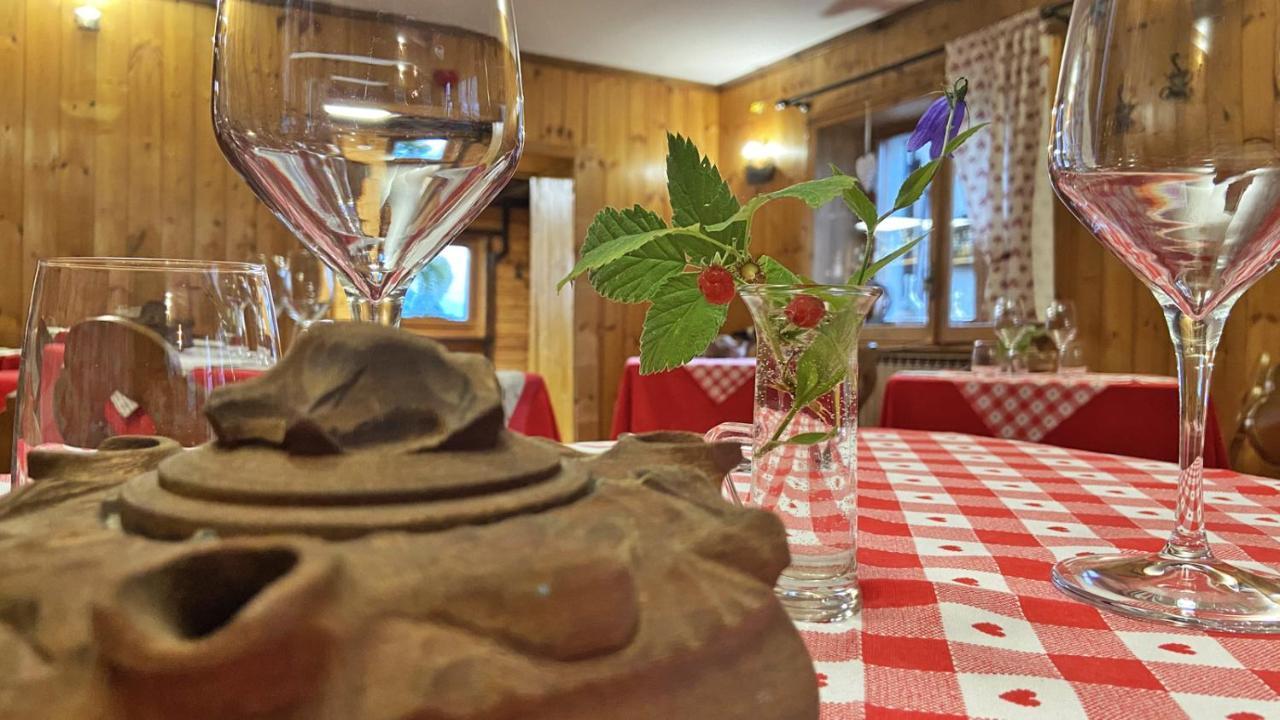 Locanda Ristorante Bar Del Lago Chamois Buitenkant foto