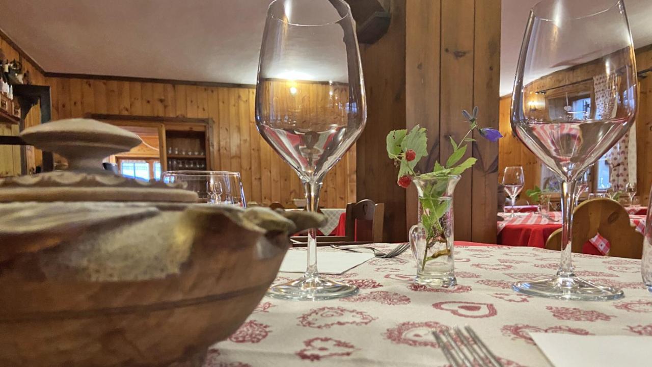 Locanda Ristorante Bar Del Lago Chamois Buitenkant foto